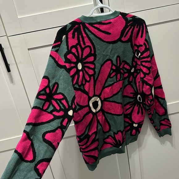 Crewneck - Picture 4 of 4